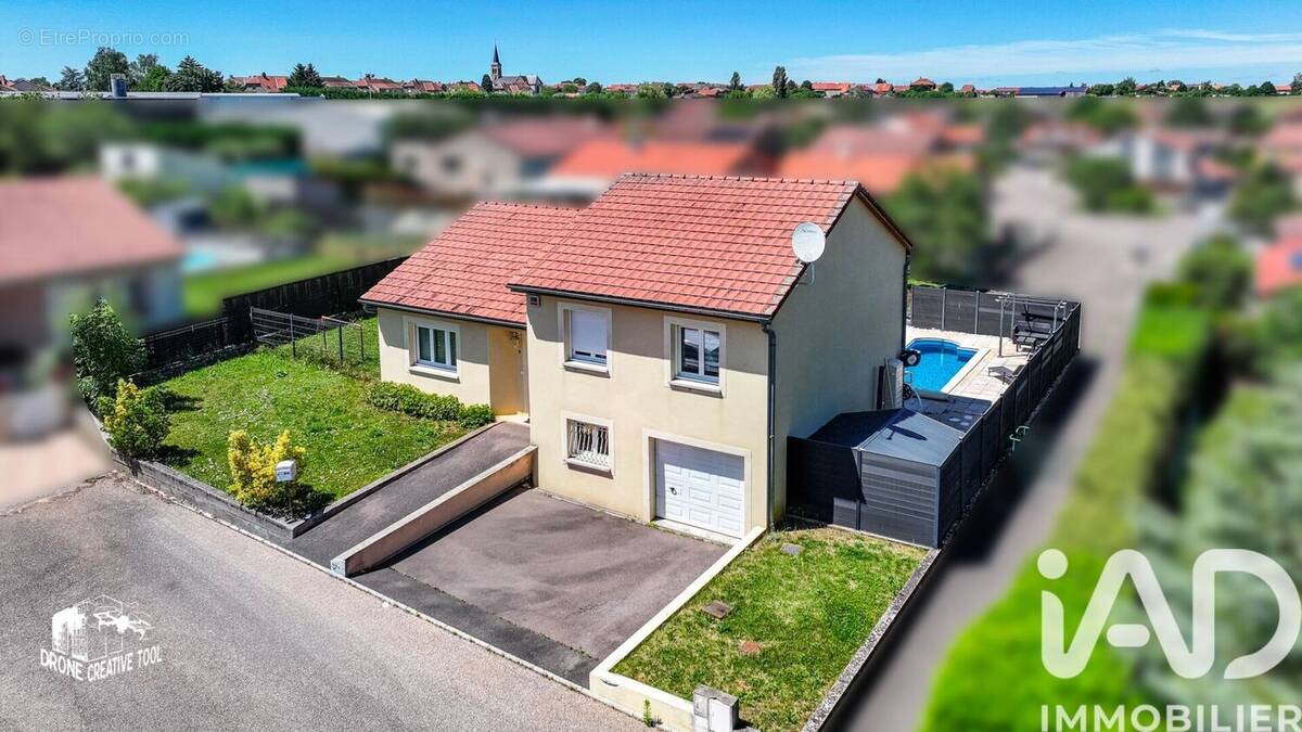 Photo 1 - Maison à SAINT-PRIVAT-LA-MONTAGNE