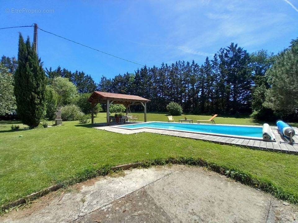 Maison à SEISSAN