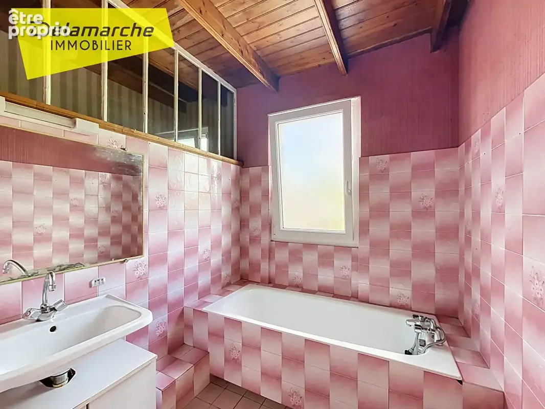 A vendre maison en pierre à rénover dans le bourg de Cérences - photo 7