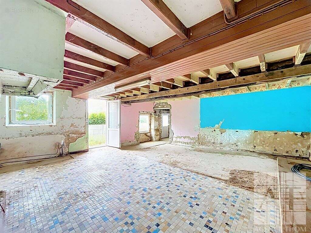 Propriété en pierre à rénover avec dépendances et 4 187 m² de terrain - photo 3