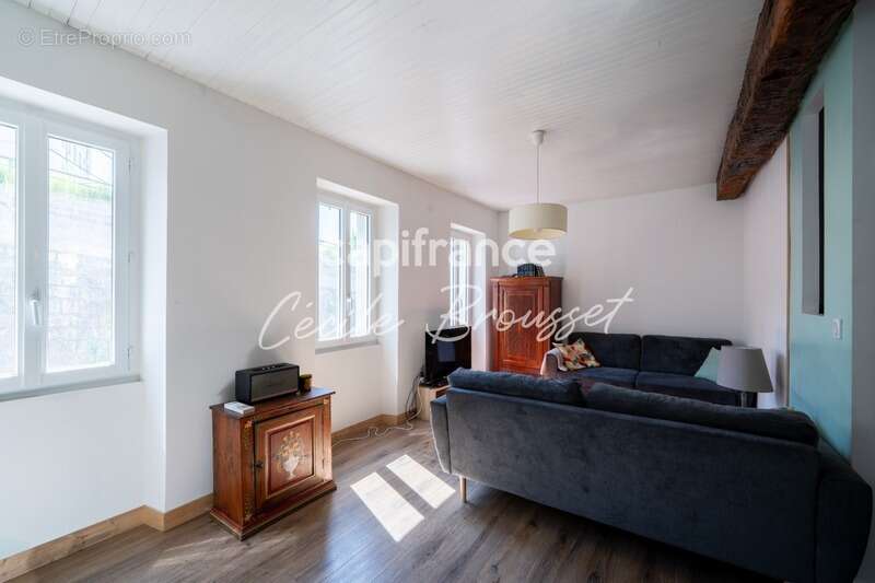 Maison à SAINT-LAURENT-DE-CERDANS