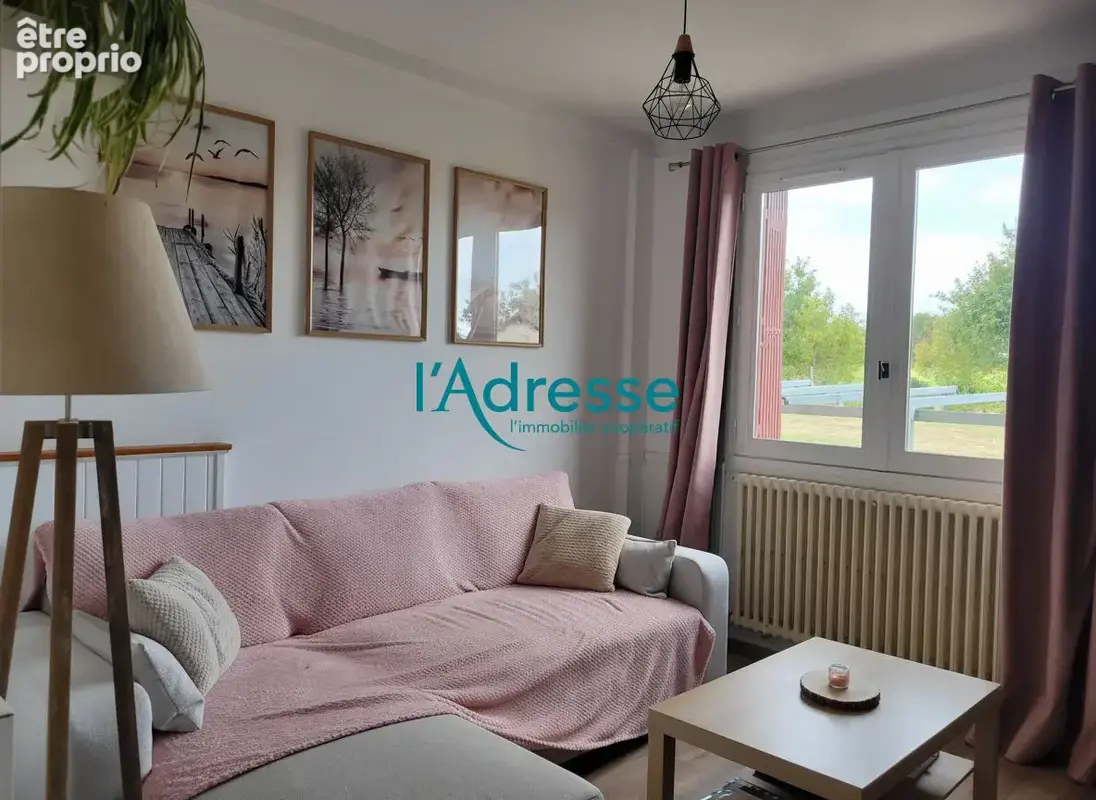 Le Petit-Auverné: Grande maison familiale, terrain constructible et dépendances. - photo 4