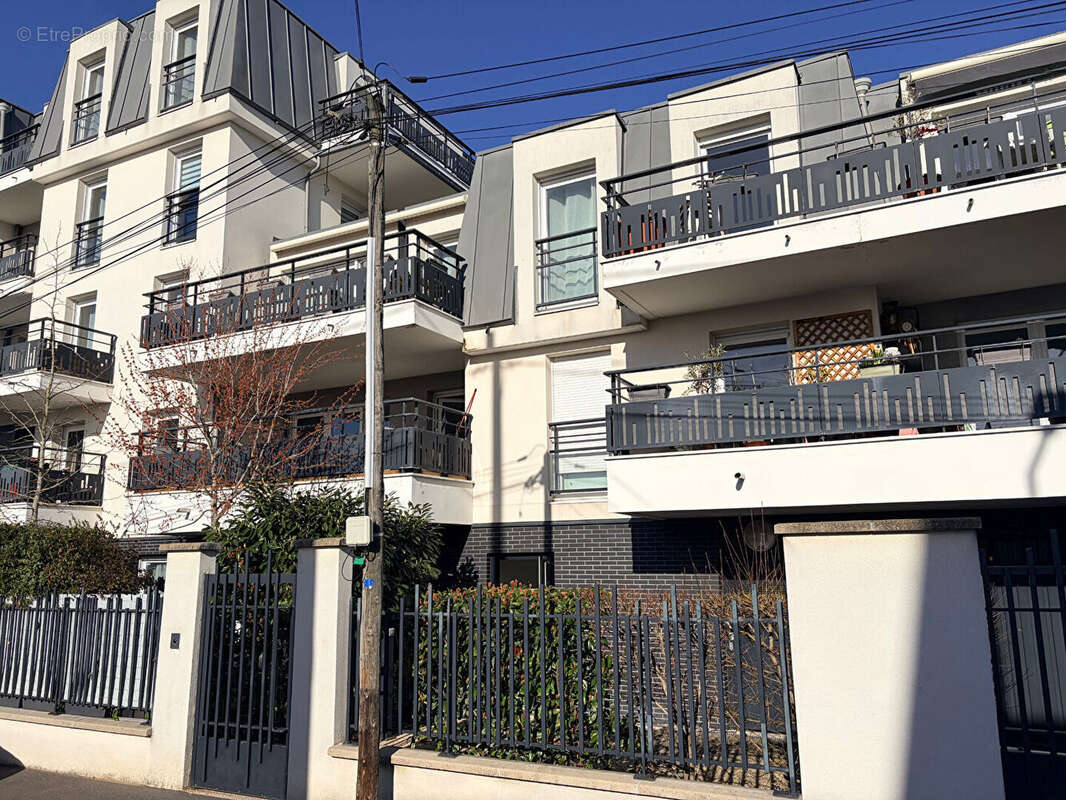 Appartement à SARTROUVILLE
