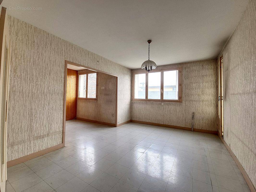 Appartement à CHENOVE