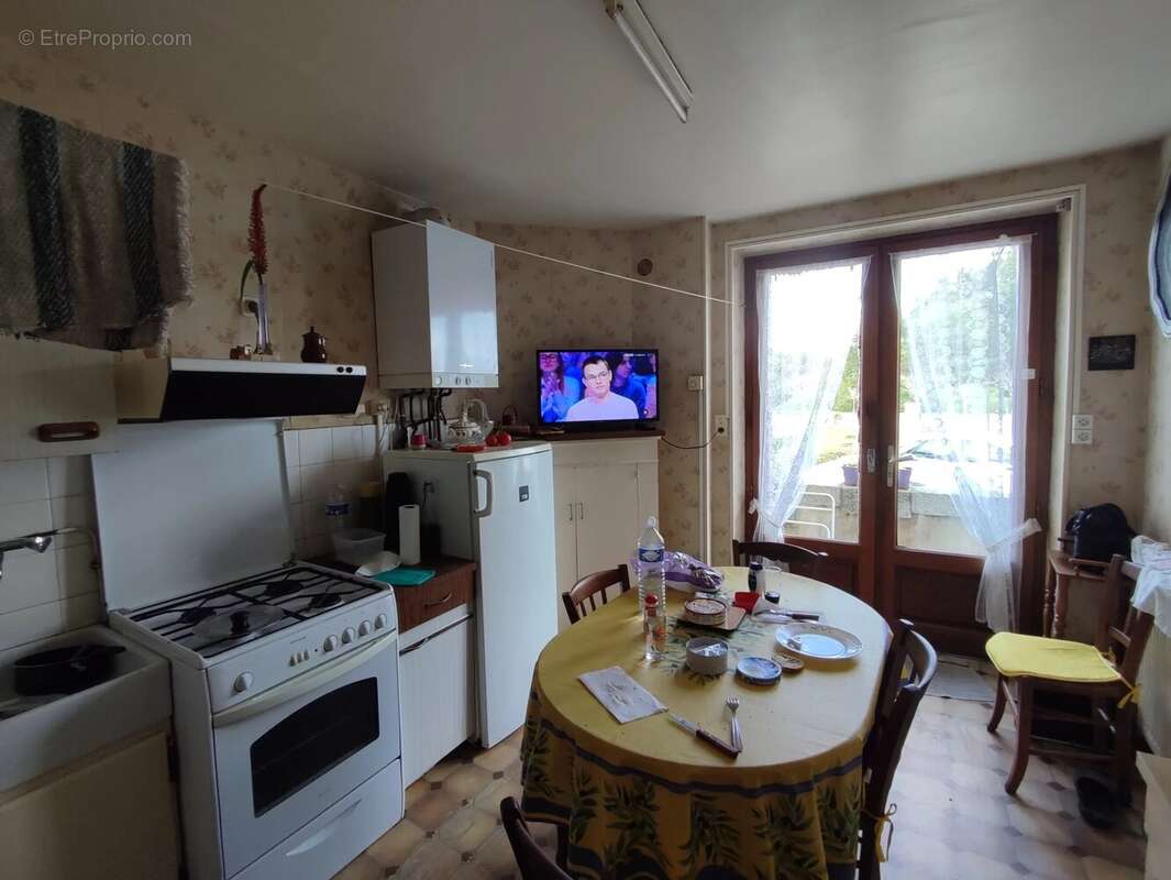 Maison de bourg à fort potentiel - centre de Piegut - photo 4