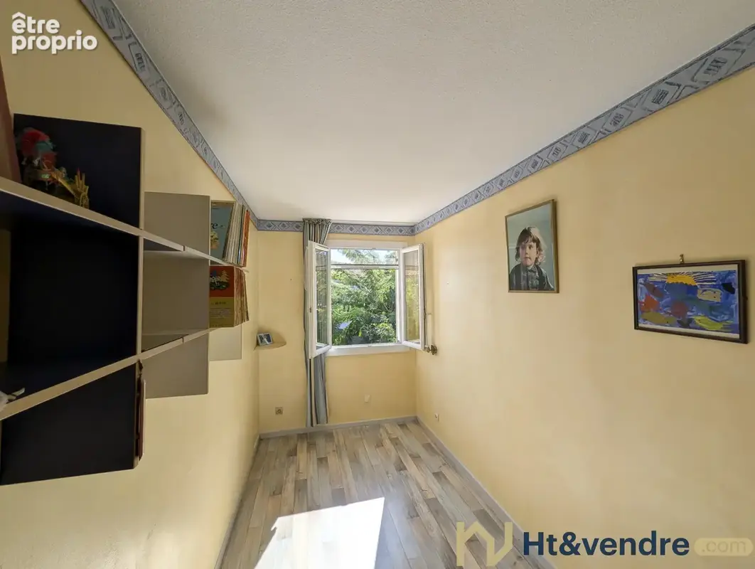 Maison mitoyenne R+2   3 chambres   Garage et stationnements - photo 9
