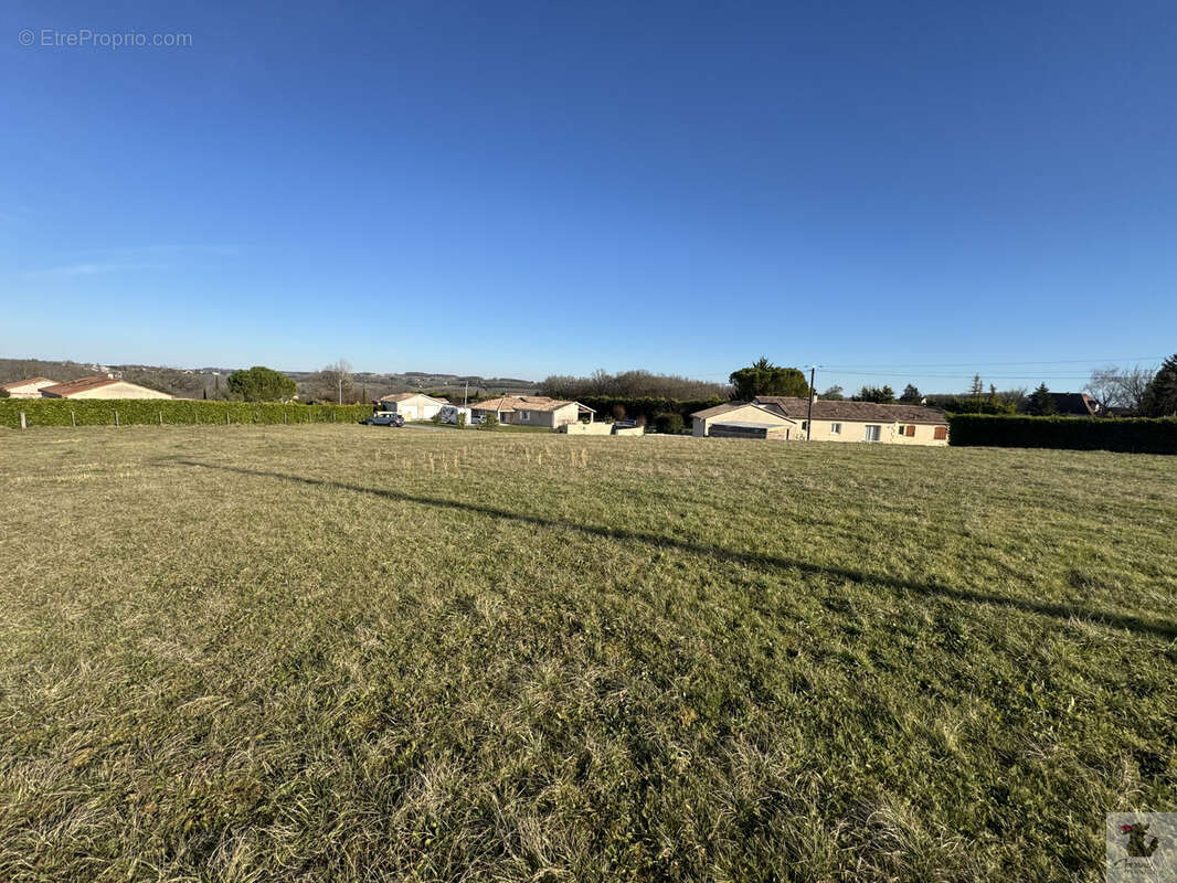 Terrain constructible de 2495 m2, à acheter à Cunèges (24) - photo 2