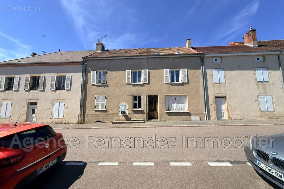 Maison à SEMUR-EN-BRIONNAIS