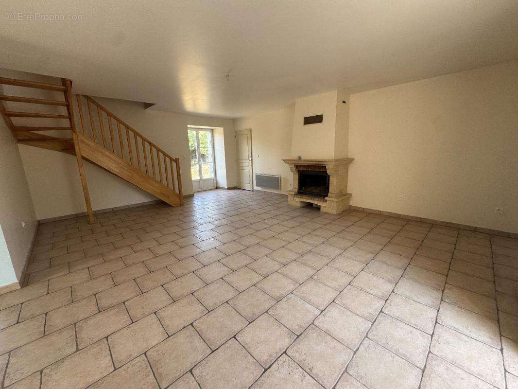 Maison 121 m² à Azay-Le-Ferron  - photo 5