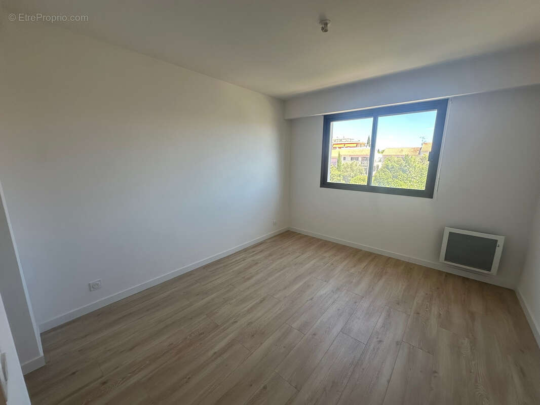 Appartement à SAINT-LAURENT-DU-VAR