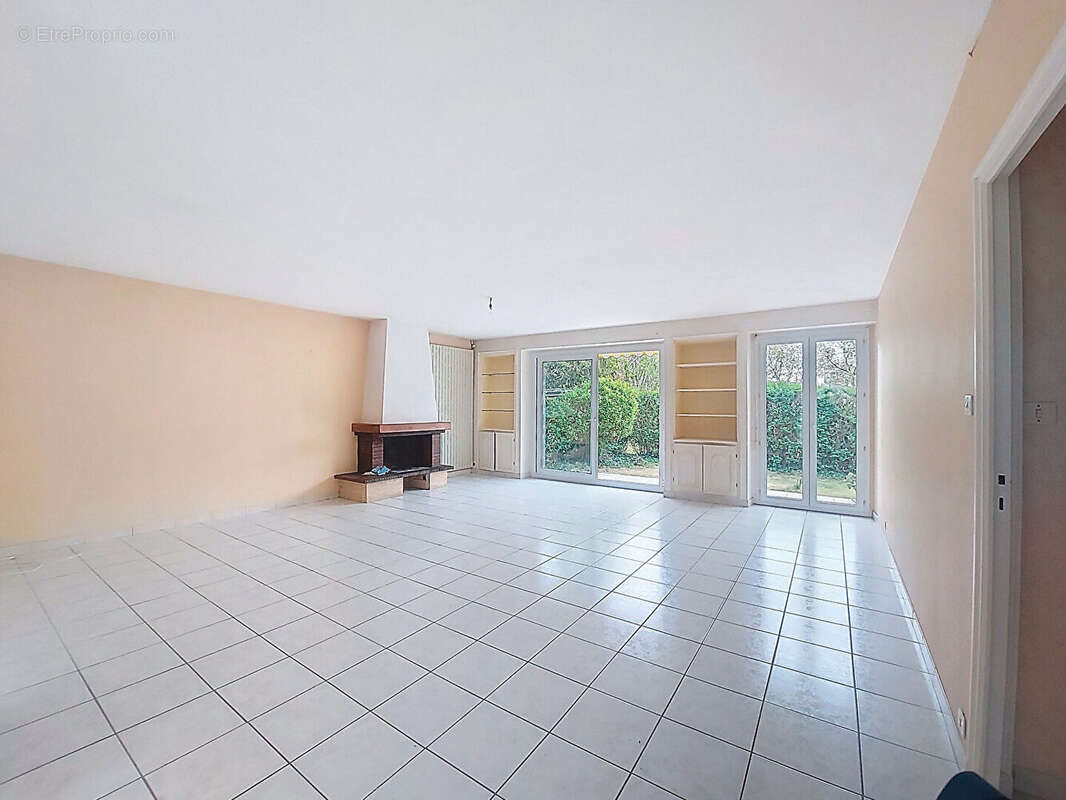 Maison à SAINTE-LUCE-SUR-LOIRE