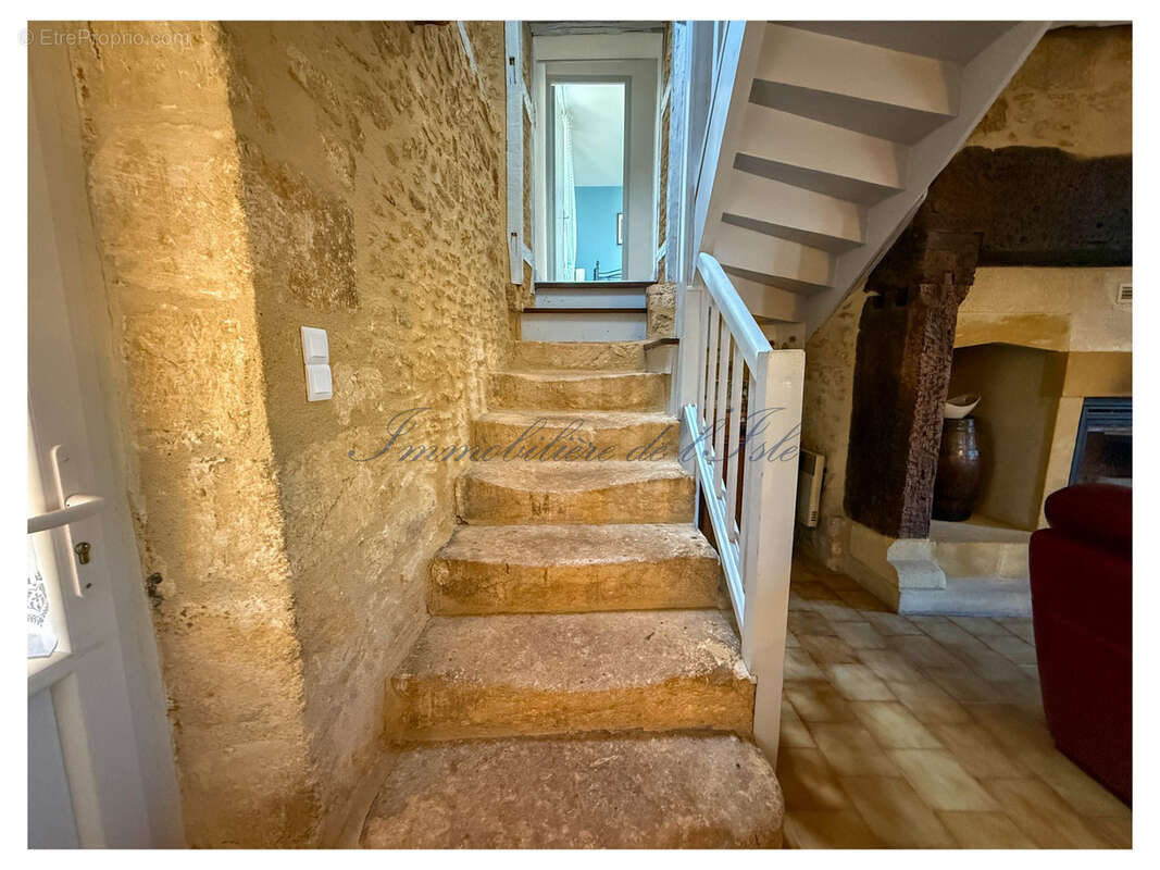 Maison à SAINT-AMAND-DE-COLY