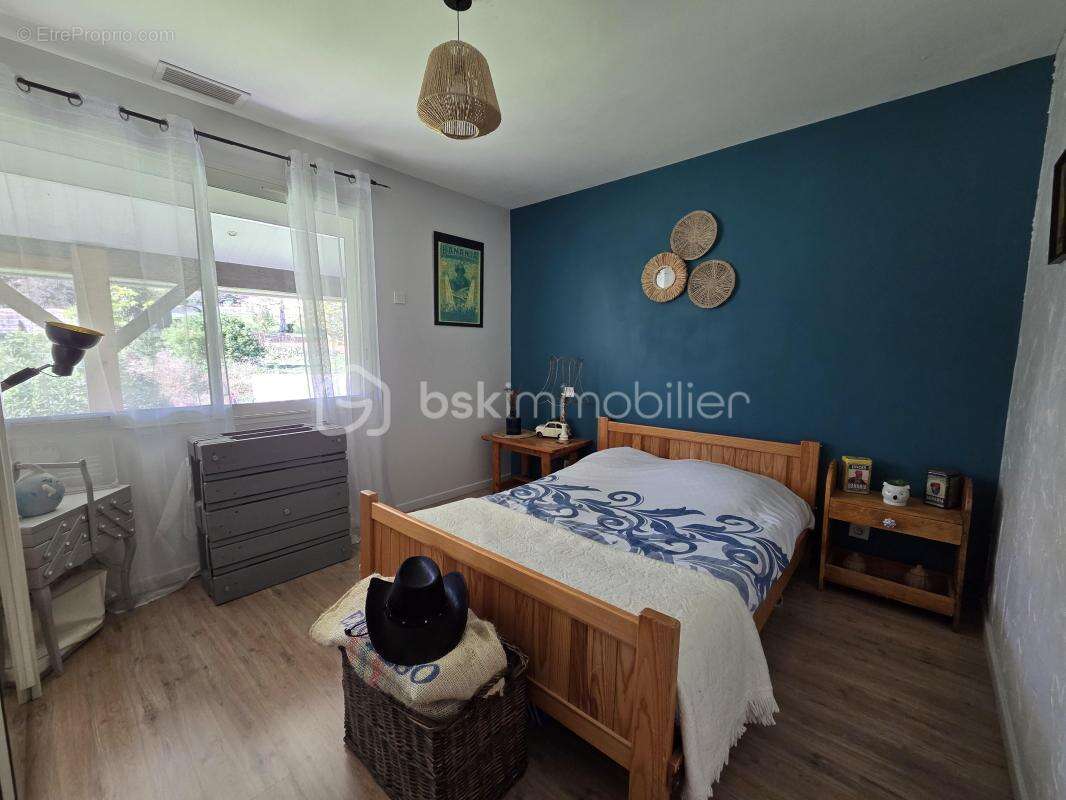Charmante maison rénovée de 156 m² avec piscine et jardin - photo 7