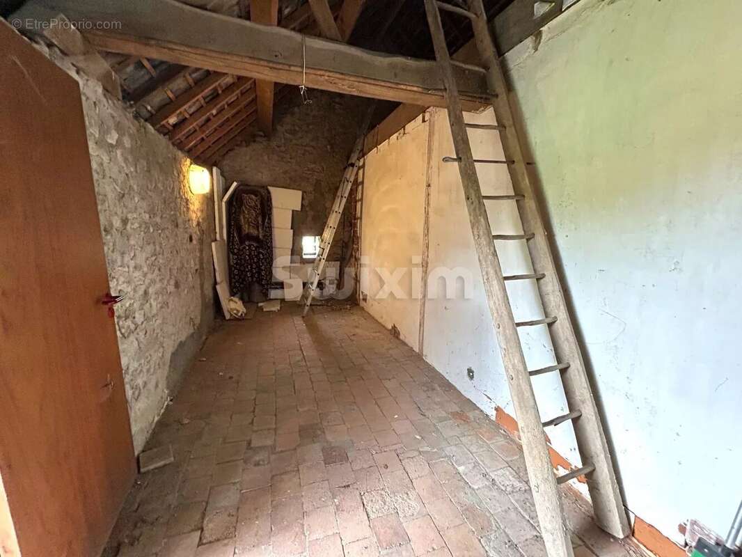 Maison à QUARRE-LES-TOMBES