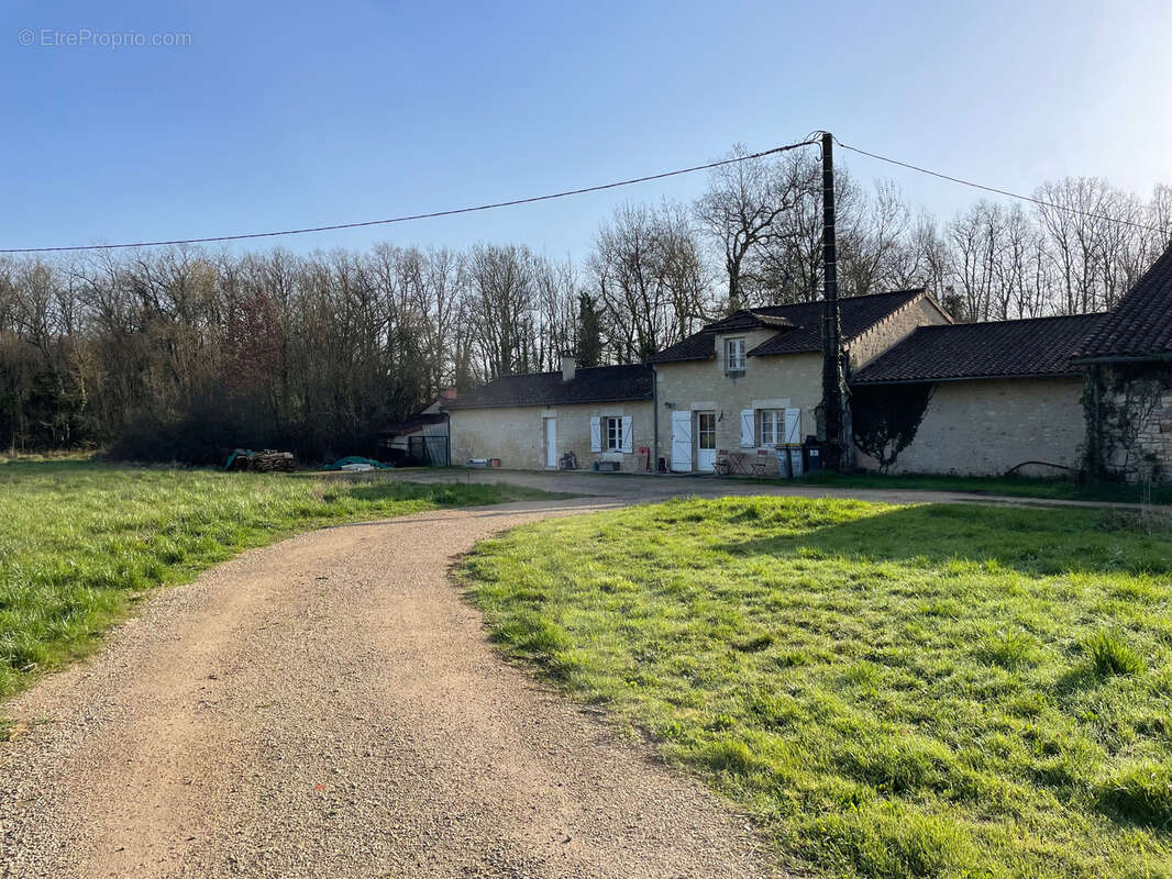 Maison à MIGNALOUX-BEAUVOIR