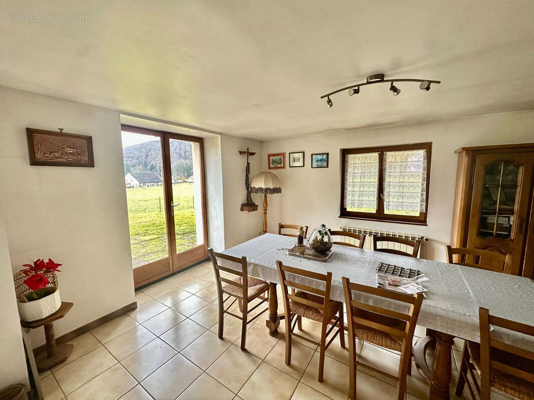 Maison à SAINT-BRESSON