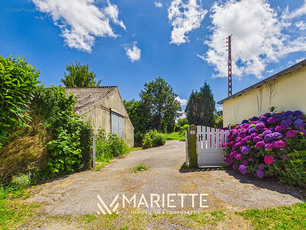 Maison à SAINT-YVI