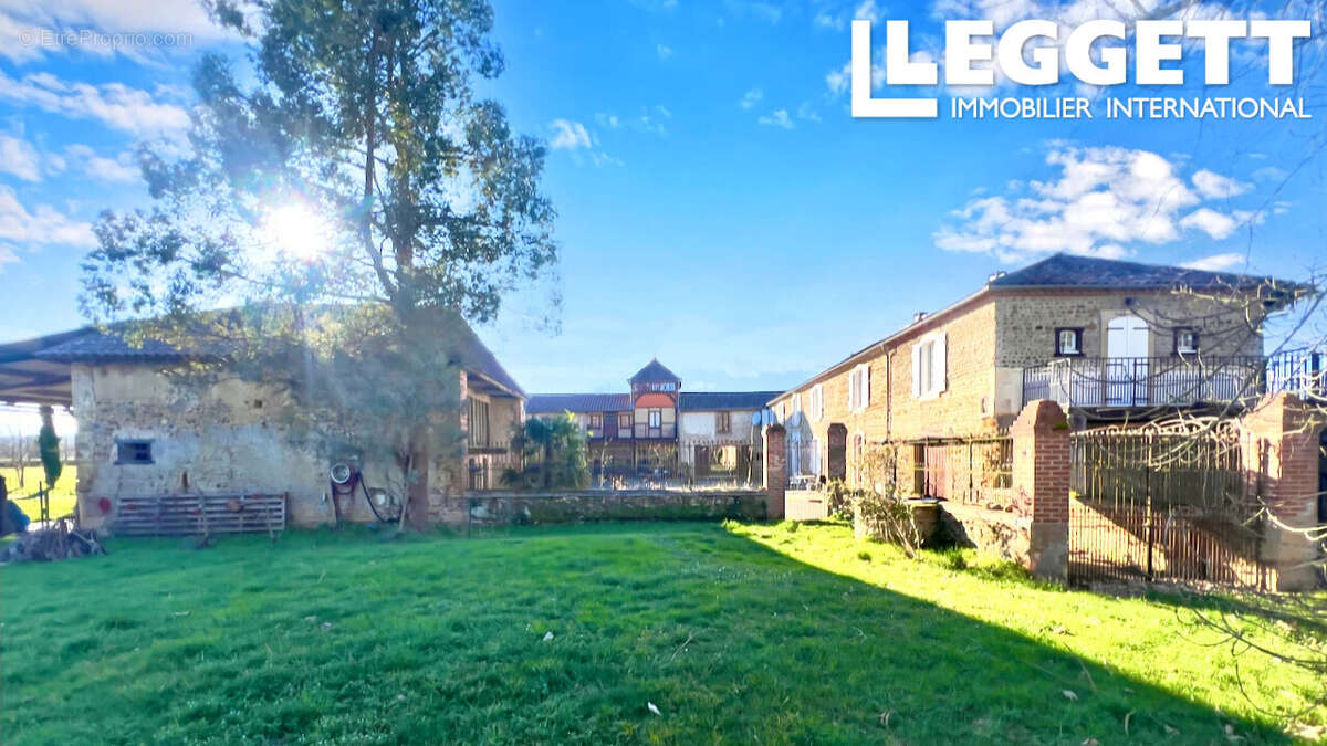 Beau manoir xviiième/cour-bastide/4ha/piscine/dépendances/3-5 chambres/2-3sdb/4 séjours/vues pyrenees - photo 2