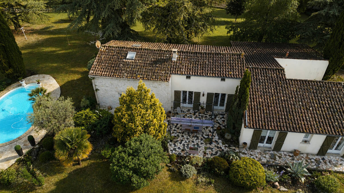 Maison à VOEUIL-ET-GIGET