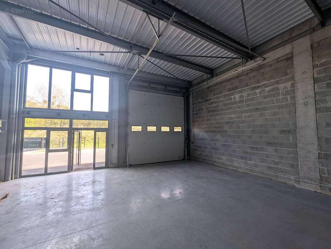 Commerce à MINIAC-MORVAN