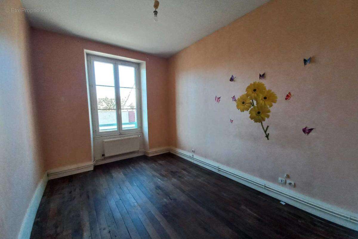 Appartement à VARENNES-VAUZELLES