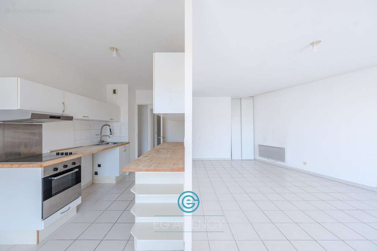 Appartement à MARSEILLE-4E