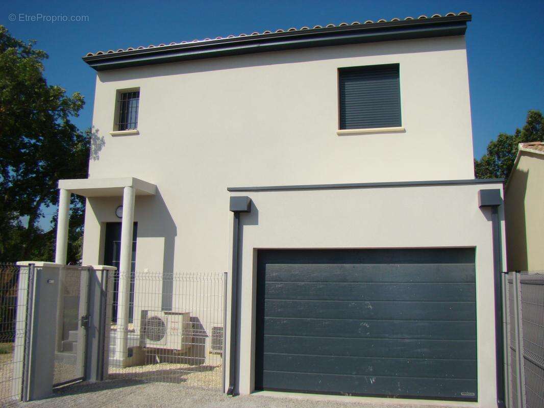 Terrain à CHATEAUNEUF-DE-GADAGNE
