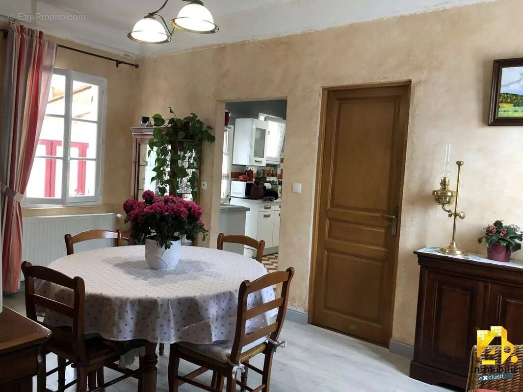 Maison à ELINCOURT-SAINTE-MARGUERITE