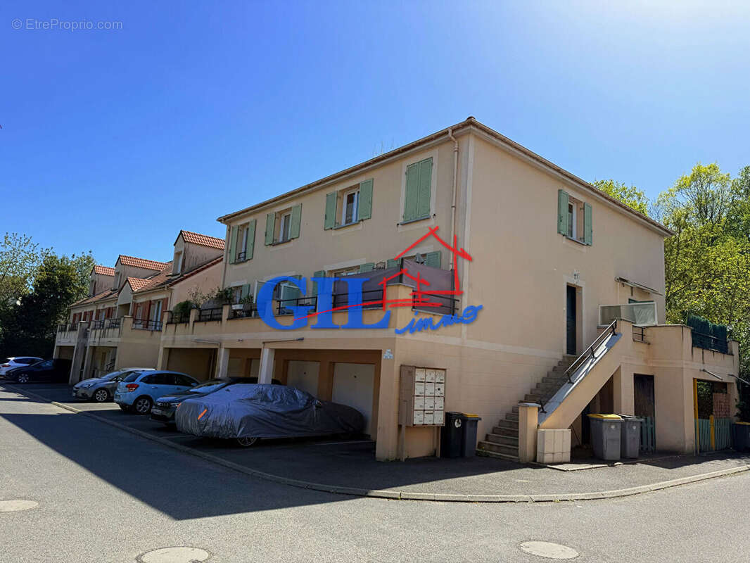 Appartement à SAVIGNY-LE-TEMPLE