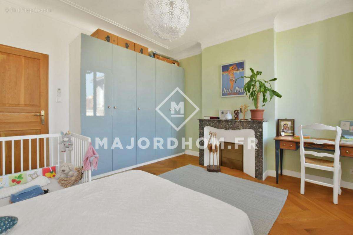 Appartement à MARSEILLE-5E