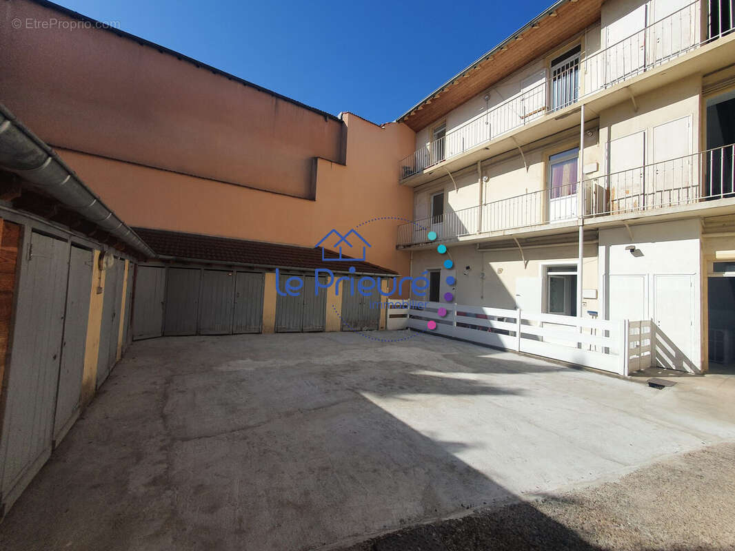 Appartement 684 m² à Roanne  - photo 2
