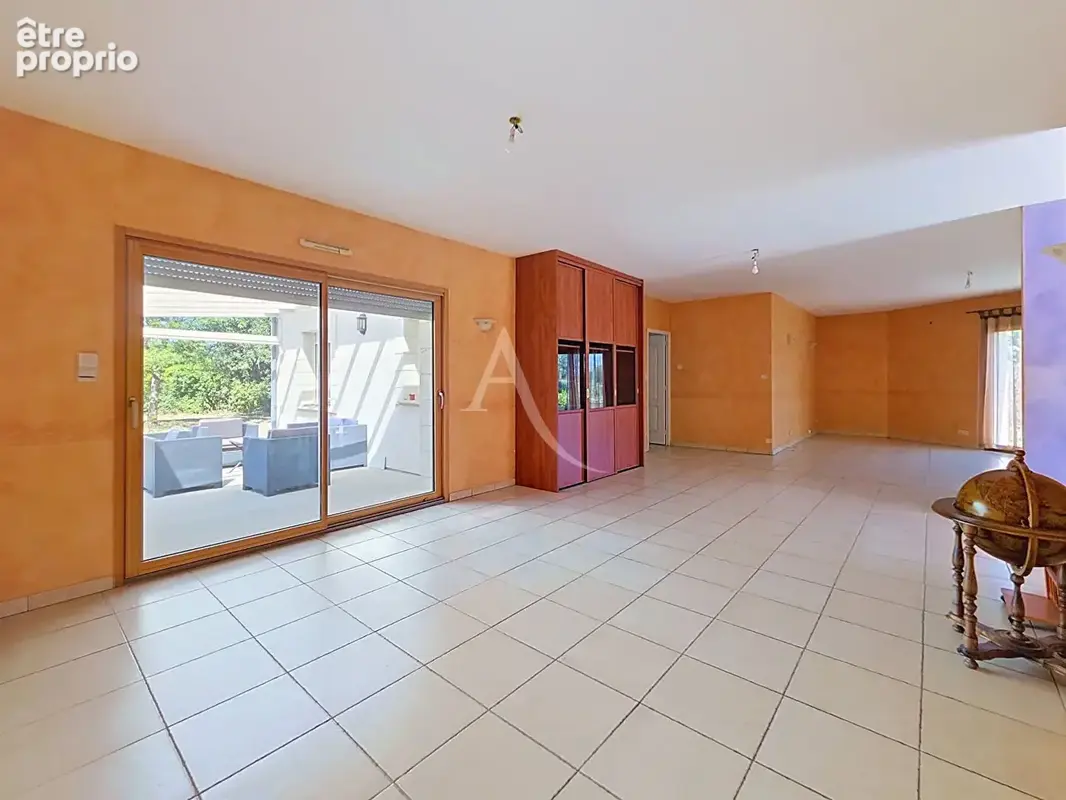 Maison de plain pied de 192m²  Saint-Jean-De-Linières - photo 3