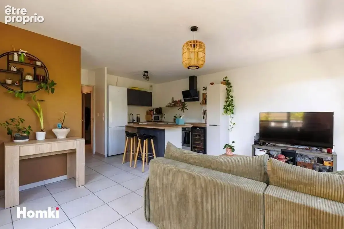 Lyon 8e -  Appartement T3 de 61 m2 - Résidence sécurisée - Route de Vienne - photo 2