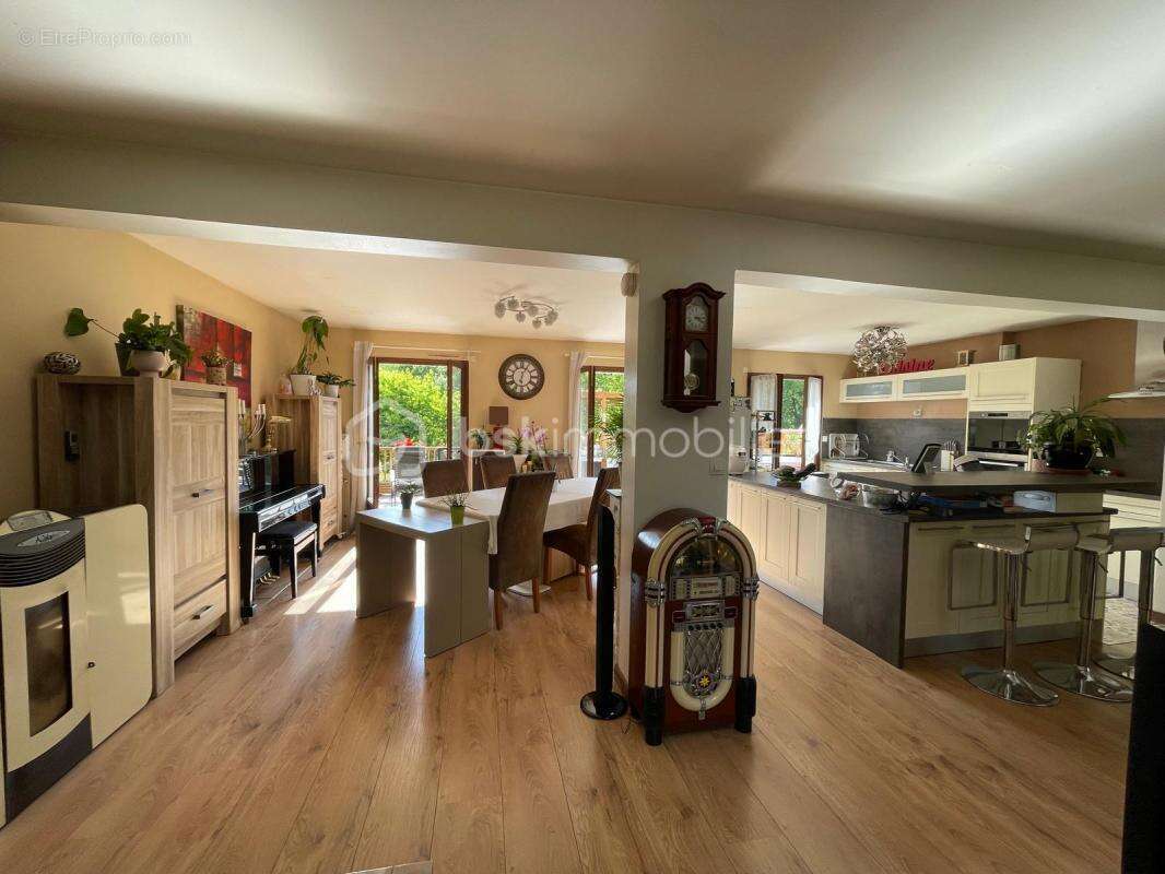 Maison à BRIARRES-SUR-ESSONNE