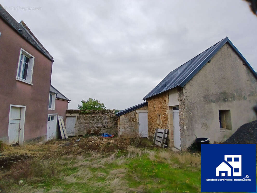 Maison à LAIZE-LA-VILLE