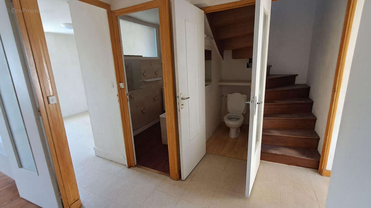 La Turballe : maison  T5 à rénover , 188m²  dont 95m²  d'ancien local commercial - photo 8
