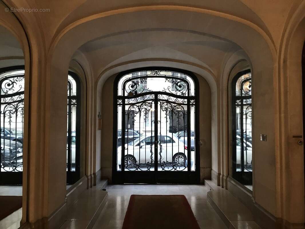 Appartement à PARIS-17E