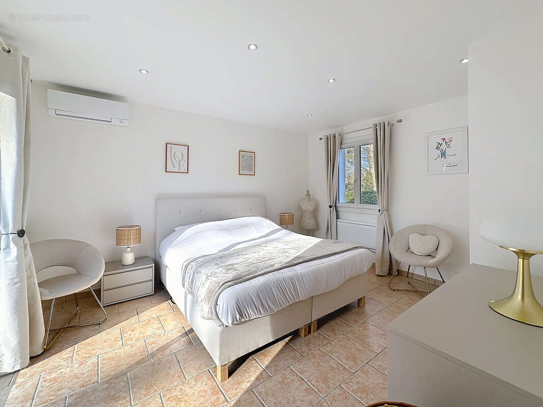 Maison à BAGNOLS-EN-FORET