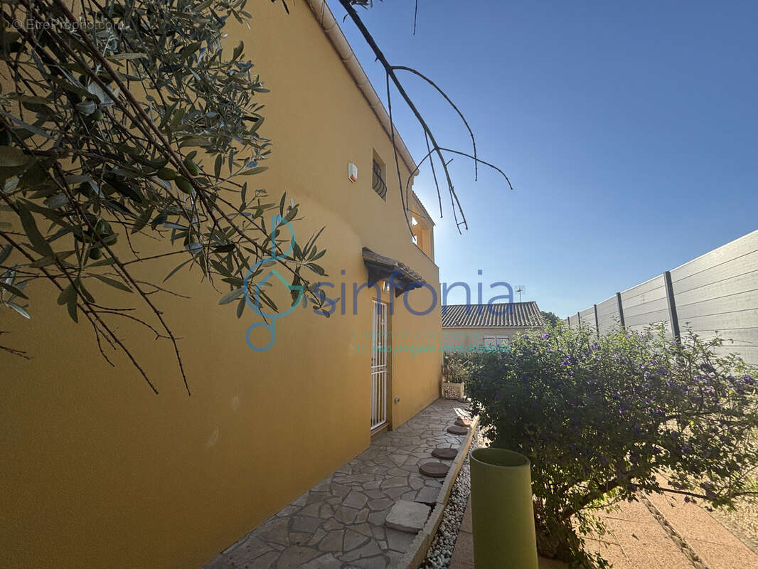 Maison à GALLARGUES-LE-MONTUEUX