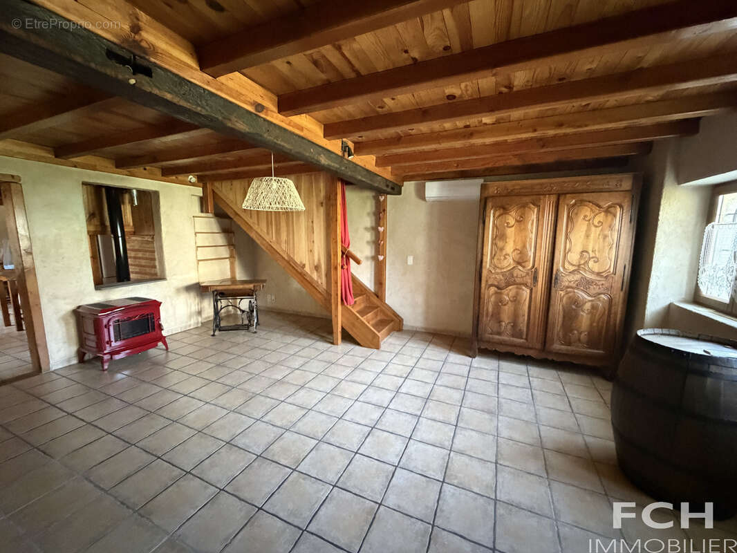 Maison de campagne avec 2 garages et dépendances - photo 6