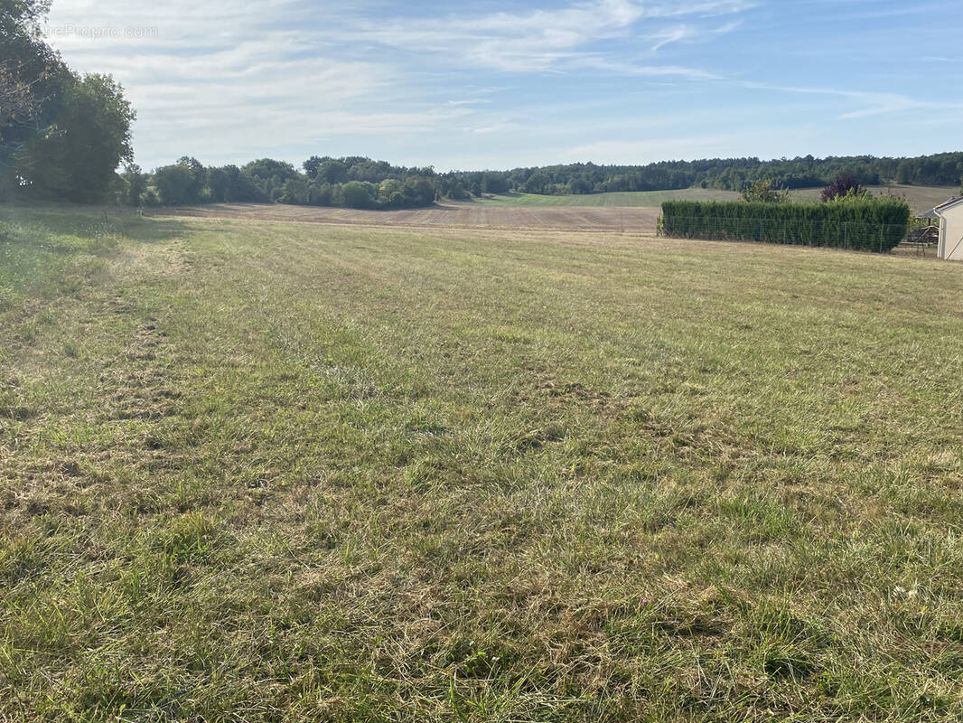 Terrain à SARLIAC-SUR-L'ISLE