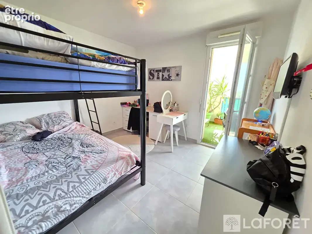 Superbe 3 pièces en dernier étage dans résidence  récente avec piscine et 2 pkgs en ss - photo 9