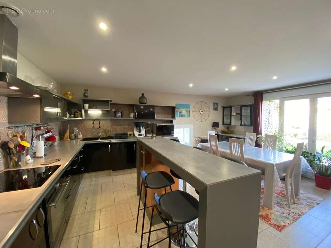 Maison à CHARMES-SUR-L&#039;HERBASSE