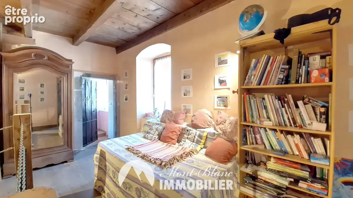 Une maison de caractère pleine de charme et de possibilités - photo 11