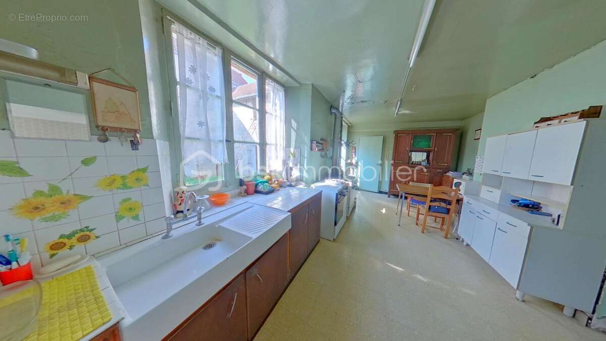 Maison à VILLENEUVE-L'ARCHEVEQUE