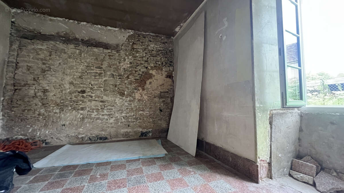 Maison à rénover avec dépendance et grenier aménageable   Blannay, à 12 min d’Avallon - photo 5