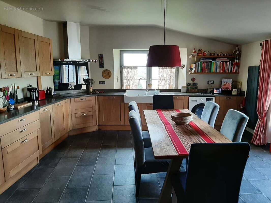 Charmante propriété de 2 chambres et 2 salles de bains à Aubeterre, avec vue exceptionnelle - photo 6