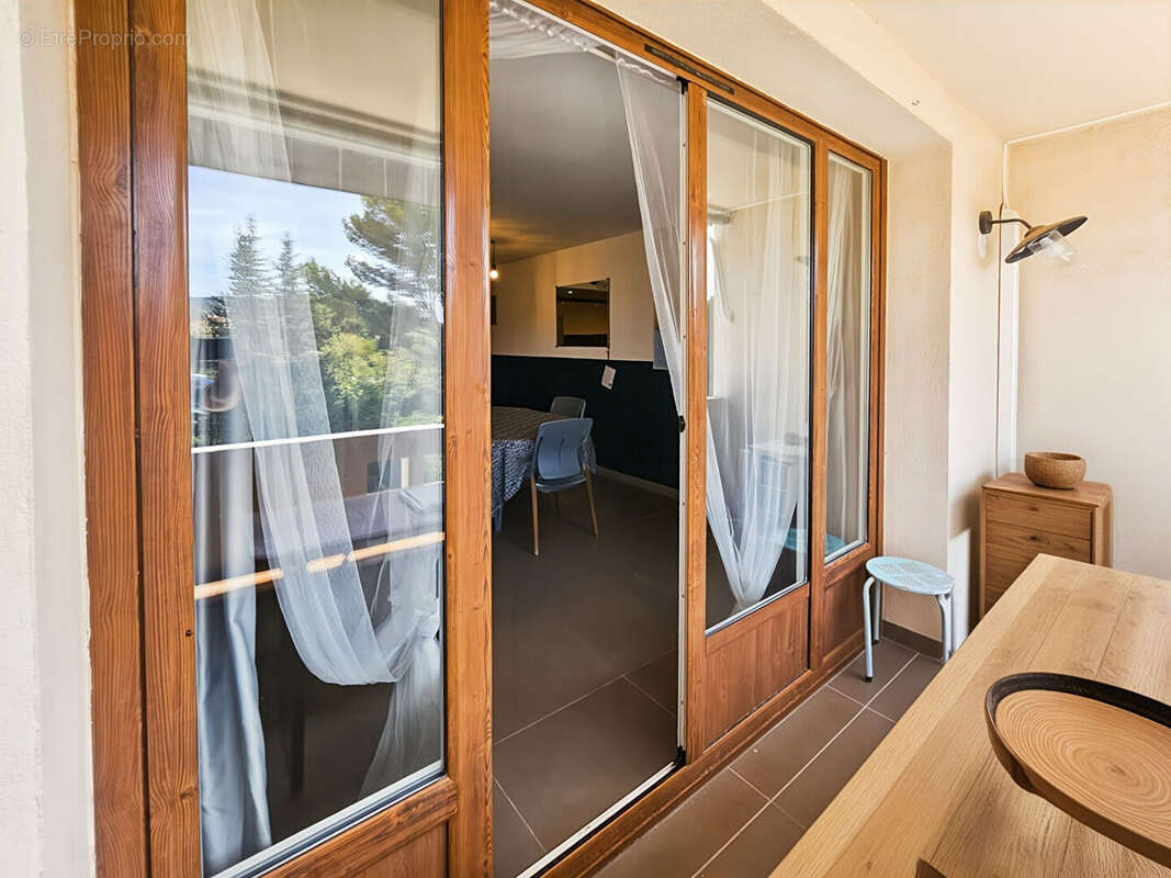 À deux pas des plages de La Ciotat Appartement T3/4 avec terrasse, aperçu mer et dernier étage - photo 14