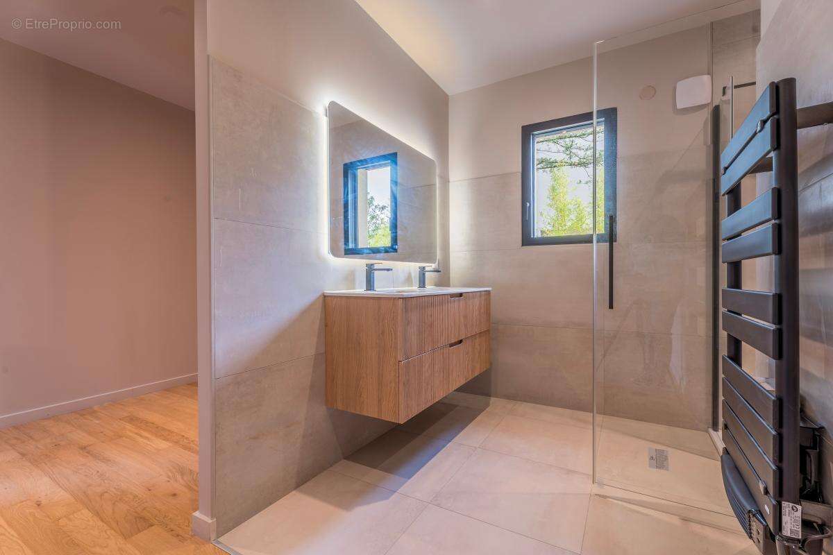 Maison à CHARBONNIERES-LES-BAINS