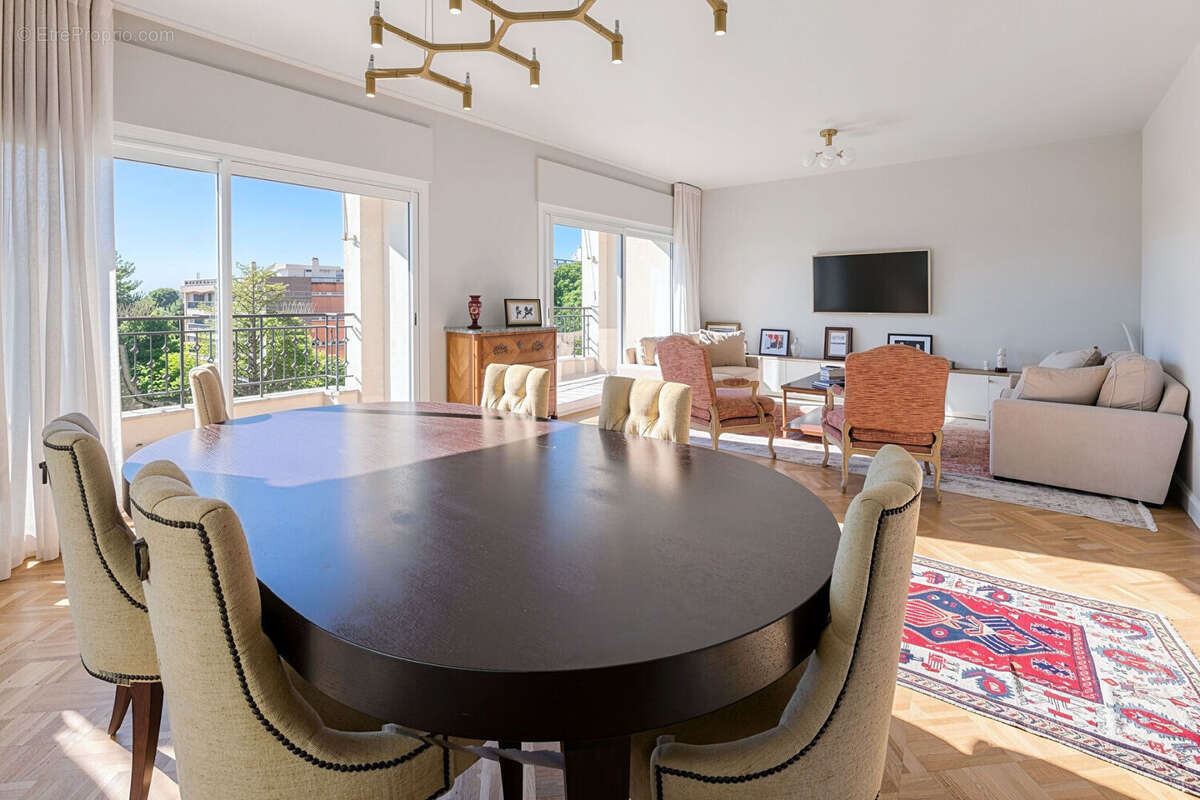 Location Aix proche centre LC Gestion vous propose un appartement de type 4/5 de 136m²  avec terrasse dans une résidence sécuris - photo 2